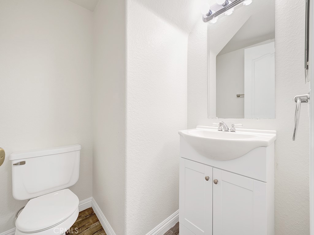 https://media.crmls.org/medias/a08237f7-197a-4d0b-a48f-6e8be61f3e78.jpg?preset=X-Large