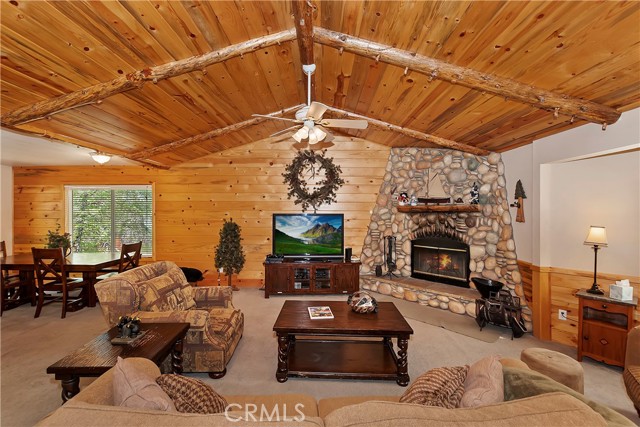 Detail Gallery Image 4 of 31 For 1394 La Crescenta Dr, Big Bear City,  CA 92314 - 3 Beds | 2 Baths