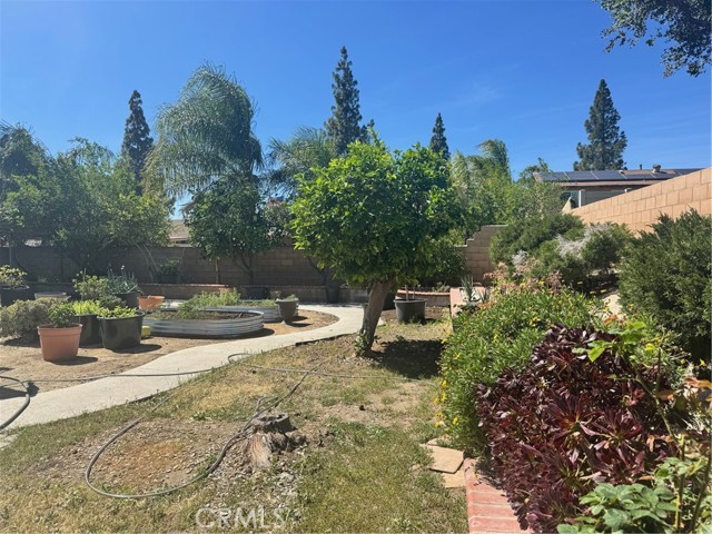 Detail Gallery Image 3 of 5 For 7740 Sewell, Fontana,  CA 92336 - 3 Beds | 2/1 Baths