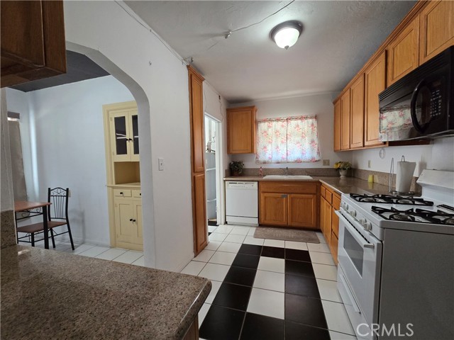 845 Preston Street, San Bernardino CA: https://media.crmls.org/medias/a082e7a5-b553-488b-9bcb-a414810dce89.jpg