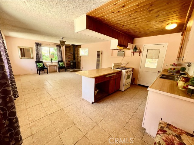 728 Monterey Trail, Frazier Park CA: https://media.crmls.org/medias/a083682f-47d7-4ee1-846c-672f60fd8431.jpg