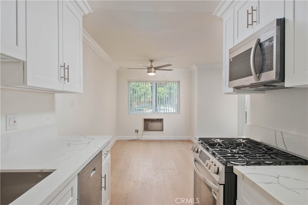 5415 Newcastle Avenue #18