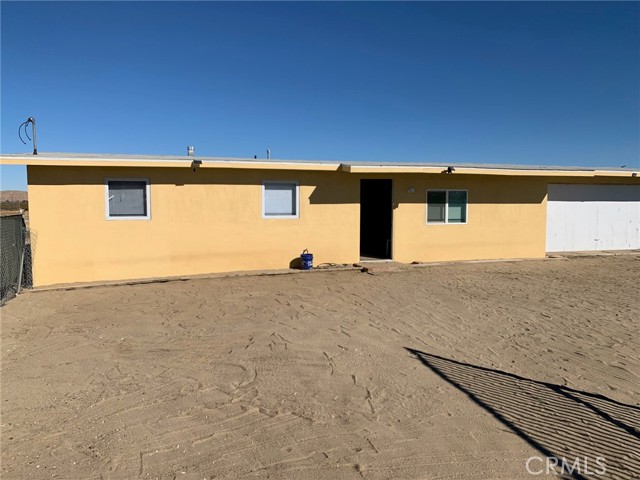 Detail Gallery Image 1 of 7 For 18039 E Avenue R, Llano,  CA 93544 - 3 Beds | 1 Baths