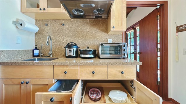 2051 Fair Oaks Avenue, South Pasadena CA: https://media.crmls.org/medias/a08585a0-6366-4848-860c-e522a7eddebb.jpg