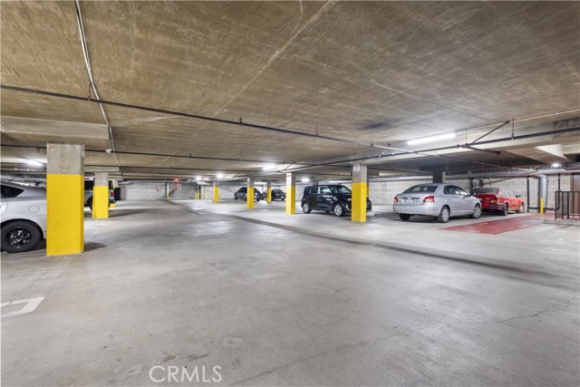 433 S Manhattan, Los Angeles CA: https://media.crmls.org/medias/a086dbfe-f84c-43be-b313-9cd309333fba.jpg