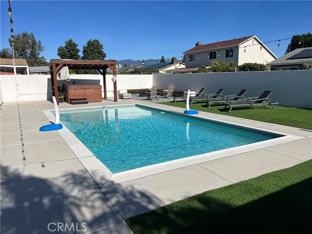 Detail Gallery Image 2 of 25 For 7855 Lime Ave, Fontana,  CA 92336 - 3 Beds | 2/1 Baths