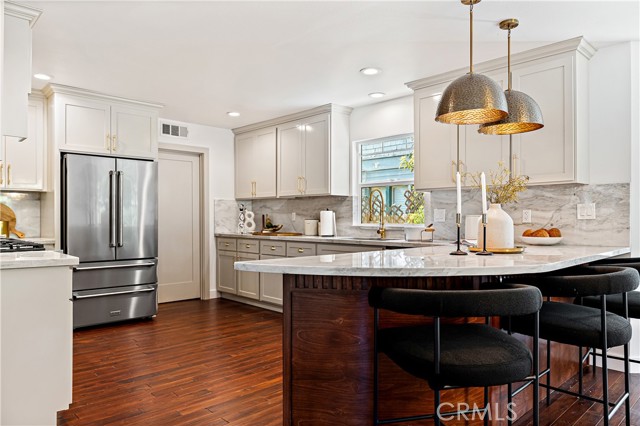 229 S Kingsley Drive, Los Angeles CA: https://media.crmls.org/medias/a088bd51-a2d6-4561-9abb-6365c3371db4.jpg