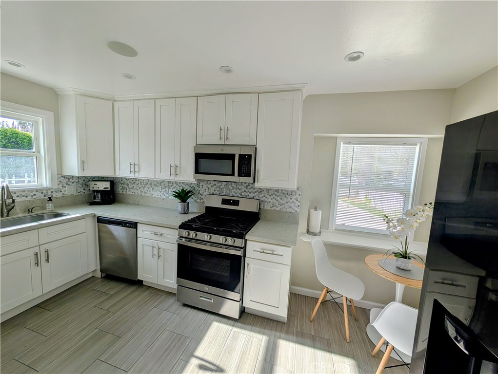 https://media.crmls.org/medias/a088c16e-ff50-4689-9e0f-9019d1d8eb50.jpg?preset=X-Large