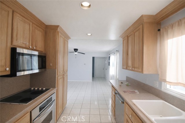 Detail Gallery Image 3 of 18 For 14172 Swan, Westminster,  CA 92683 - 3 Beds | 2 Baths