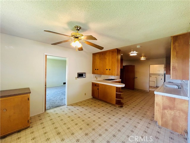 2750 W Devonshire Avenue, Hemet CA: https://media.crmls.org/medias/a0895e95-12cb-41e8-a99e-38bb856aa316.jpg