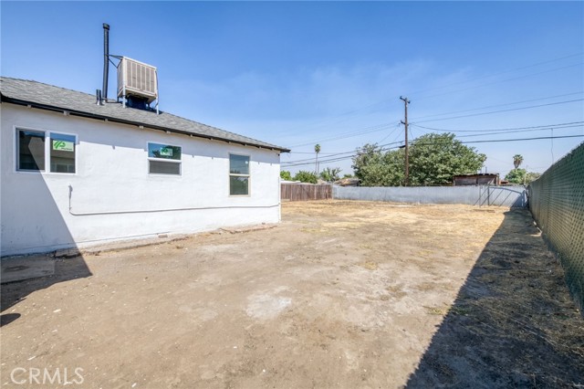 Detail Gallery Image 18 of 20 For 2461 S Poppy Ave, Fresno,  CA 93706 - 2 Beds | 1 Baths