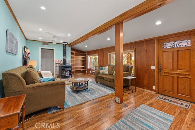 Detail Gallery Image 13 of 28 For 19160 Ingomar St, –,  CA 91335 - 2 Beds | 2 Baths