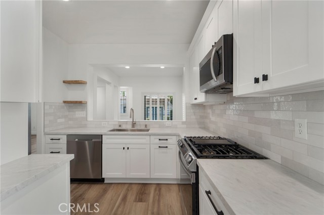 210 Garden Gate Lane, Irvine CA: https://media.crmls.org/medias/a08a7237-6de1-4771-afa0-feda50f33290.jpg