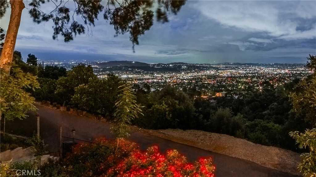 https://media.crmls.org/medias/a08ae43c-077a-4d7f-9b8c-3d78780830a8.jpg?preset=X-Large
