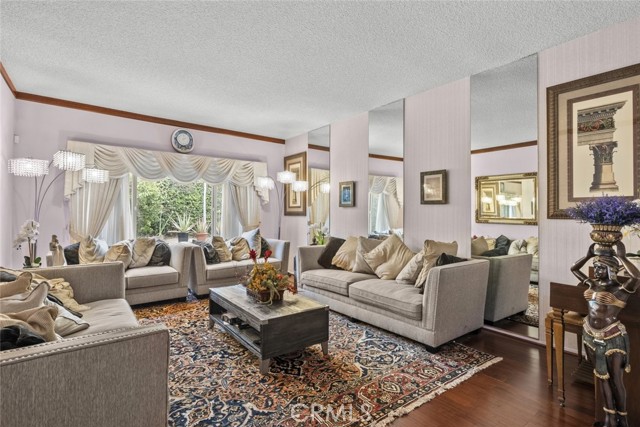 Detail Gallery Image 4 of 31 For 10661 Baton Rouge Ave, Porter Ranch,  CA 91326 - 4 Beds | 3 Baths