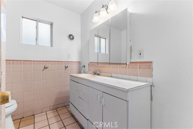 Detail Gallery Image 15 of 27 For 2414 W 6th Street, Santa Ana,  CA 92703 - 3 Beds | 1 Baths