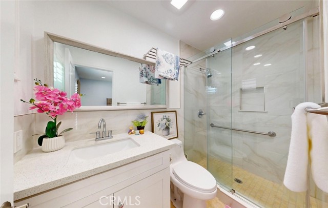 Detail Gallery Image 10 of 32 For 17891 Caledonia Cir, Huntington Beach,  CA 92647 - 5 Beds | 3/2 Baths