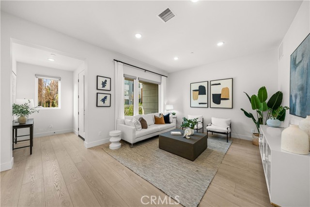 Detail Gallery Image 4 of 56 For 16376 Veterans, Tustin,  CA 92782 - 4 Beds | 3/1 Baths