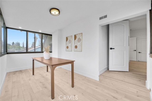 239 N San Antonio Avenue, Upland CA: https://media.crmls.org/medias/a08bc1aa-180c-412c-8fd5-569e3d1aa1e2.jpg