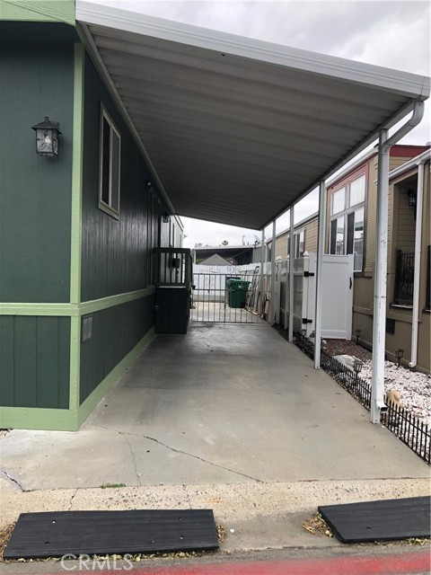 4901 Green River Road, Corona CA: https://media.crmls.org/medias/a08c34d3-661f-48fd-9802-7df244495089.jpg