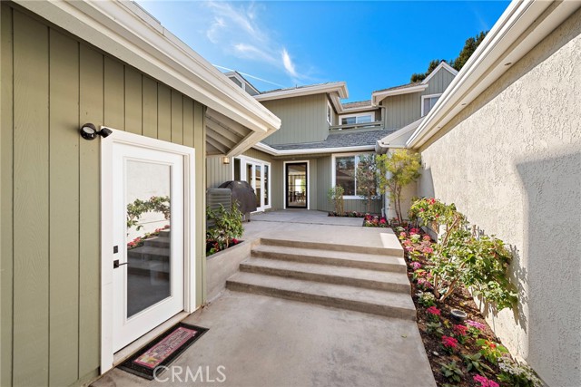 Detail Gallery Image 5 of 43 For 27 Lucerne #35,  Newport Beach,  CA 92660 - 4 Beds | 3/1 Baths