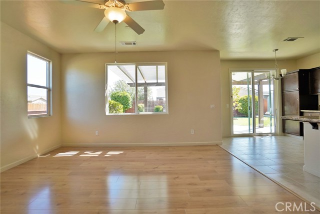 Detail Gallery Image 13 of 57 For 3000 Sunnyside Ct, Visalia,  CA 93292 - 3 Beds | 2 Baths