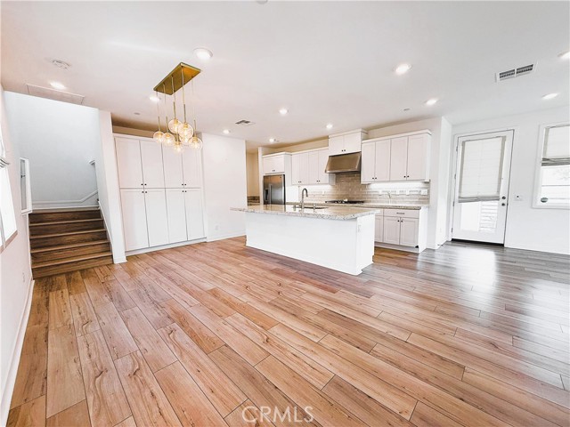 27078 Painted Sky Way, Valencia CA: https://media.crmls.org/medias/a08d5605-717c-46c6-882d-3ab665dec1b1.jpg