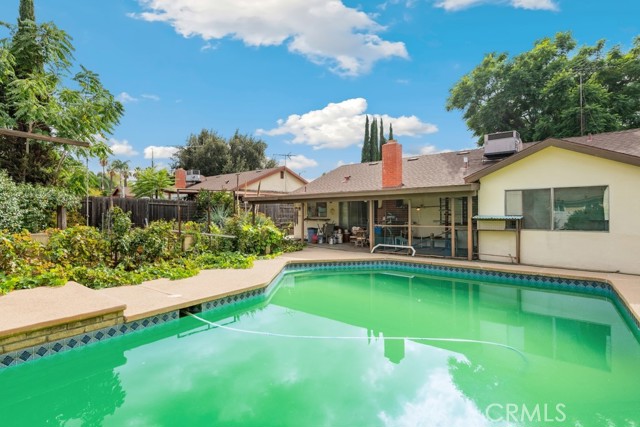 Detail Gallery Image 2 of 26 For 521 Bond, Redlands,  CA 92373 - 4 Beds | 2 Baths