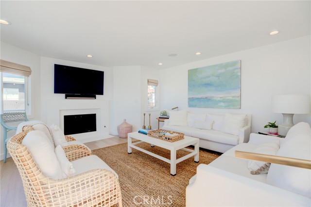 320 23rd Street, Manhattan Beach, California 90266, 3 Bedrooms Bedrooms, ,Residential,Sold,23rd,SB21207459