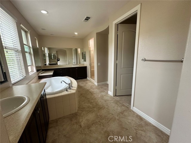 Detail Gallery Image 8 of 12 For 8231 Soft Winds Dr, Corona,  CA 92883 - 5 Beds | 5 Baths
