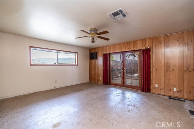 Detail Gallery Image 9 of 16 For 1010 N Palm Ave, Hemet,  CA 92543 - 4 Beds | 2 Baths