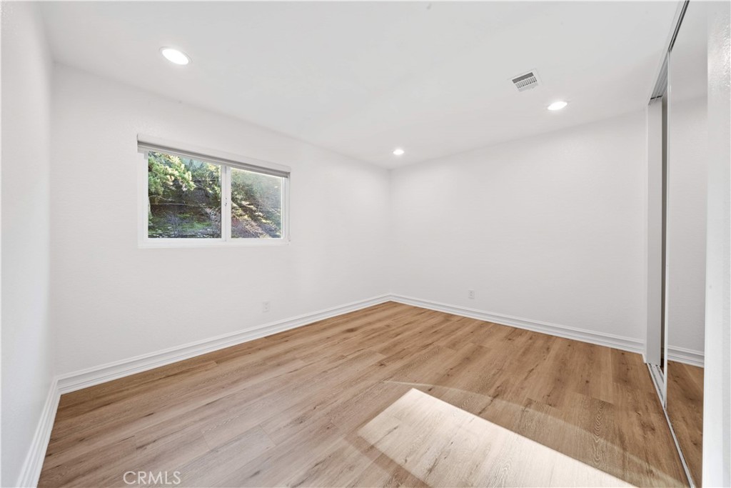 MLS #OC25250292 image #16