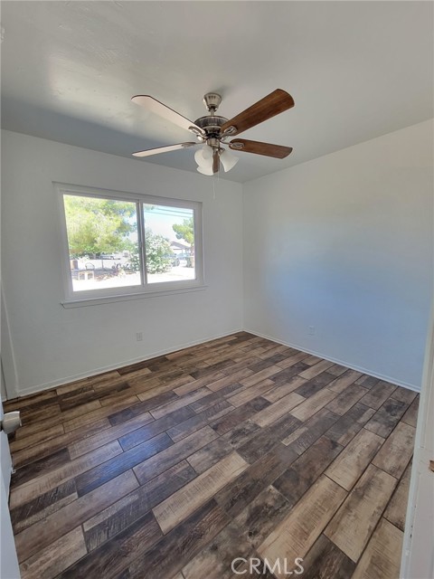 11015 Oakwood Avenue, Hesperia CA: https://media.crmls.org/medias/a0918380-4648-4fa3-ab18-09ff04690182.jpg