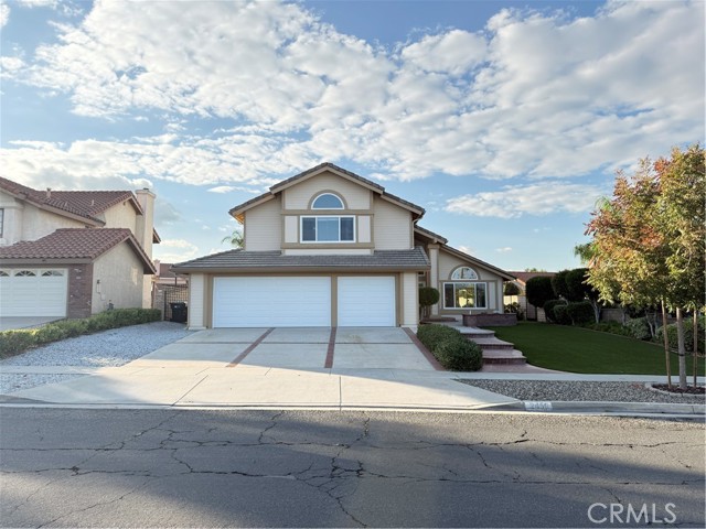 Detail Gallery Image 2 of 54 For 2450 via Pacifica, Corona,  CA 92882 - 4 Beds | 3 Baths