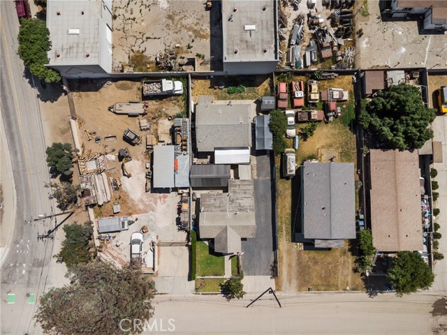435 S Palm Avenue, Santa Paula CA: https://media.crmls.org/medias/a0945cb1-9417-4d37-9748-bb0c7c0810c6.jpg
