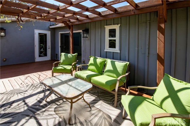 Detail Gallery Image 7 of 57 For 7447 Enfield, Reseda,  CA 91335 - 3 Beds | 2 Baths