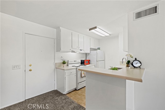 Detail Gallery Image 11 of 36 For 23515 Lyons Ave #219,  Valencia,  CA 91355 - 1 Beds | 1 Baths