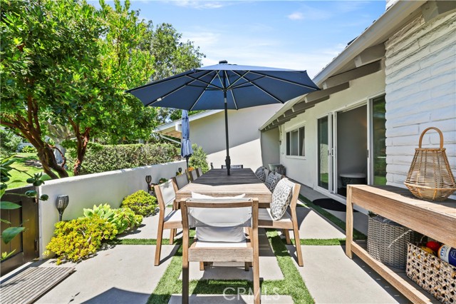 Detail Gallery Image 23 of 32 For 455 Vista Grande, Newport Beach,  CA 92660 - 3 Beds | 2 Baths