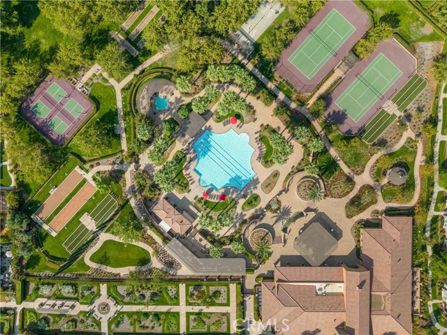 Detail Gallery Image 3 of 42 For 9904 Toscana Dr, Bakersfield,  CA 93306 - 2 Beds | 2/1 Baths