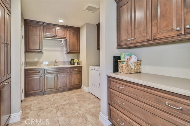 11583 Flowerwood Court, Moorpark CA: https://media.crmls.org/medias/a095fc76-eacc-477b-b633-053069715ad0.jpg