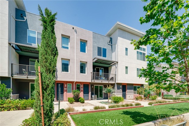 221 Steely, Irvine CA: https://media.crmls.org/medias/a096aeb0-2fb1-42ee-a90b-0df7dd653d02.jpg
