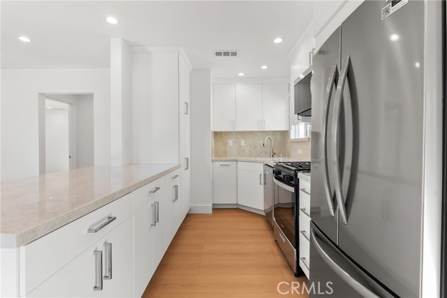 Detail Gallery Image 2 of 11 For 2907 Obama Bld, Leimert Park,  CA 90018 - 2 Beds | 1 Baths