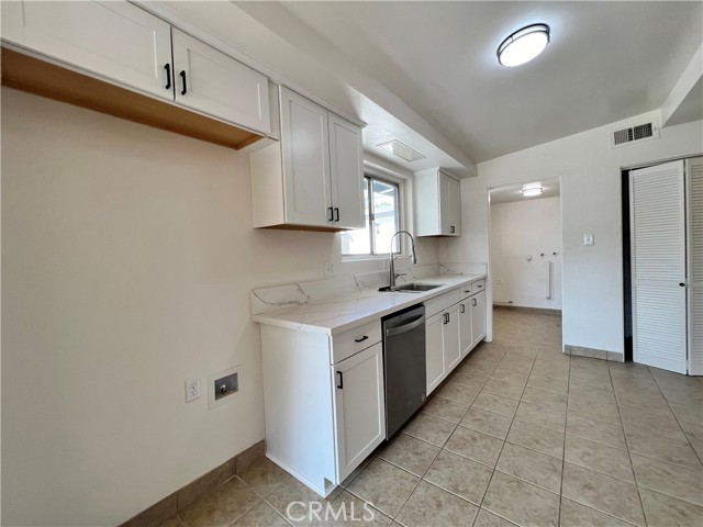 Detail Gallery Image 10 of 45 For 38710 Yucca Tree St, Palmdale,  CA 93551 - 4 Beds | 2 Baths