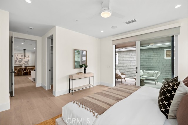 516 1/2 Larkspur Avenue, Corona del Mar CA: https://media.crmls.org/medias/a096ef32-471b-42e0-a97c-2031db662d8f.jpg