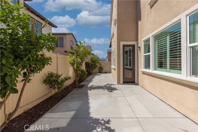 16087 Apricot Ave, Chino CA: https://media.crmls.org/medias/a09825ee-9d0d-444c-9dcb-f53cfa36c880.jpg