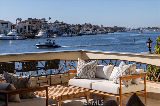 Detail Gallery Image 5 of 41 For 16631 Carousel, Huntington Beach,  CA 92649 - 4 Beds | 4/1 Baths