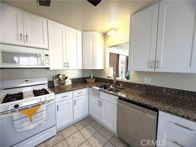 Detail Gallery Image 10 of 24 For 1600 Church St, Barstow,  CA 92311 - 4 Beds | 1/1 Baths