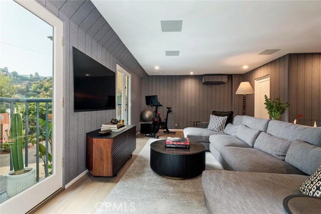 Detail Gallery Image 21 of 25 For 8374 Yucca Trl, Los Angeles,  CA 90046 - 4 Beds | 3/1 Baths