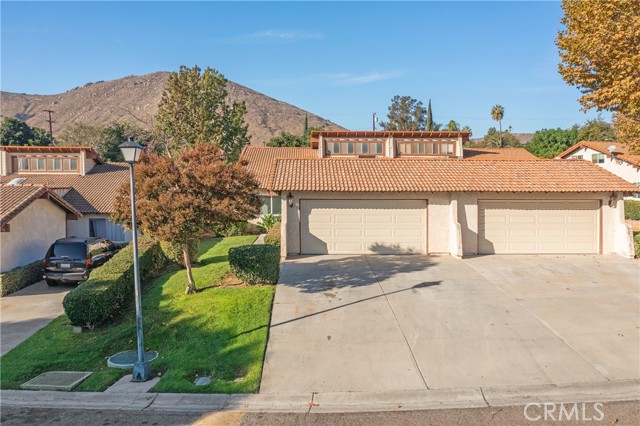 5082 Los Olivos Way, Riverside, CA 92505