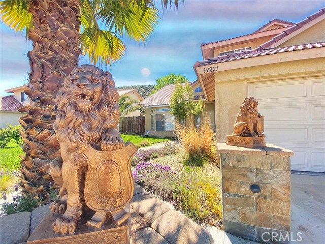 Detail Gallery Image 2 of 38 For 39221 Beacon Ln, Palmdale,  CA 93551 - 5 Beds | 3 Baths